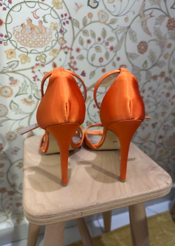 Yüksek Topuklu Turuncu Sandalet - Görsel 4