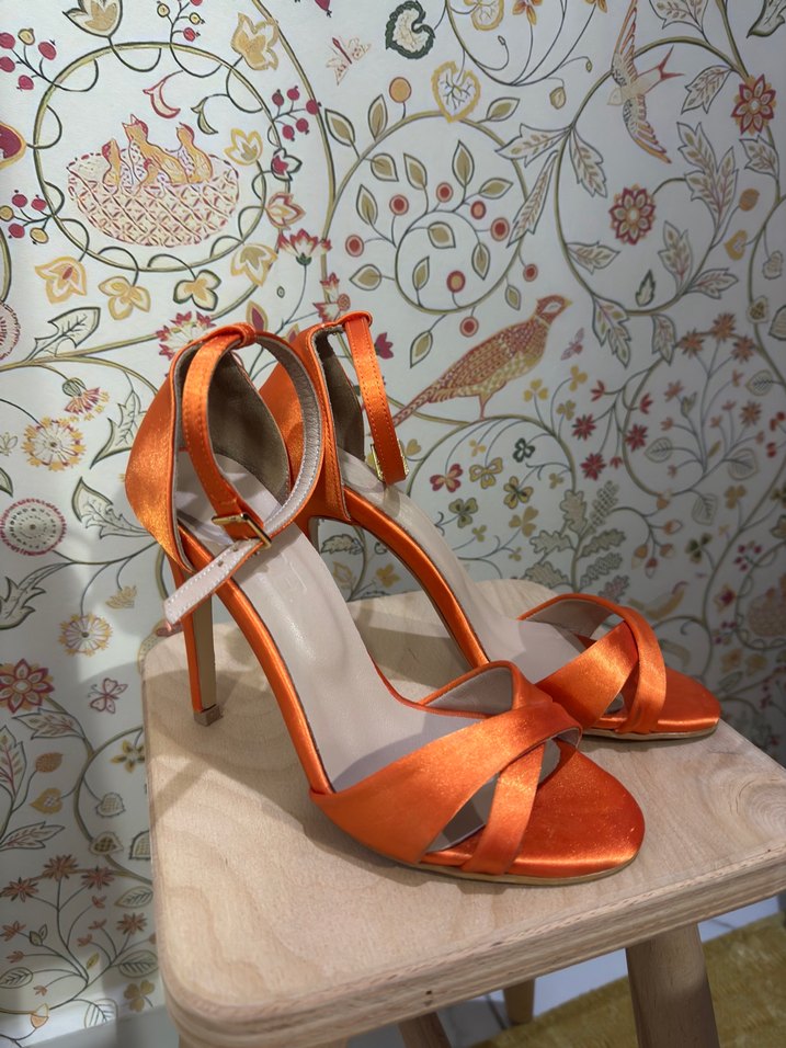 Yüksek Topuklu Turuncu Sandalet - Görsel 2