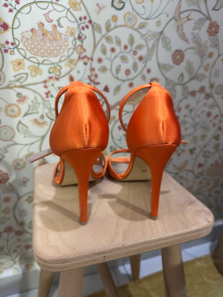 Yüksek Topuklu Turuncu Sandalet - Görsel 4