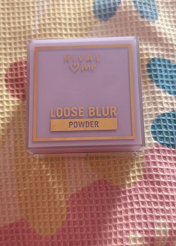 Rival Me Huda Beauty Pudra