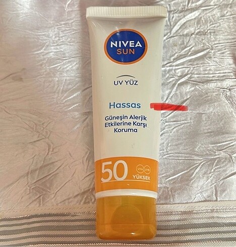 Beden Renk Nivea yüz güneş kremi