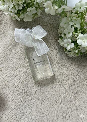 Beyaz Fiyonk Detaylı Hediyelik Parfüm Şişesi
