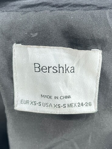 universal Beden çeşitli Renk Bershka Mont %70 İndirimli.