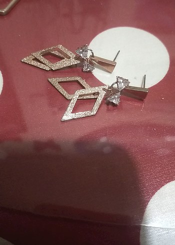 Diğer Altın Renk Mini Payetli Küpe