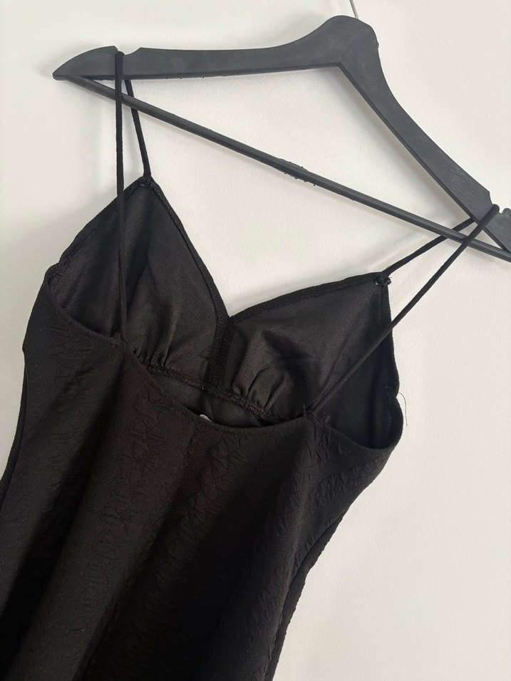 Siyah Askılı Elbise - Görsel 4