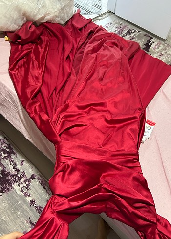 Saten kırmızı abiye - Görsel 3