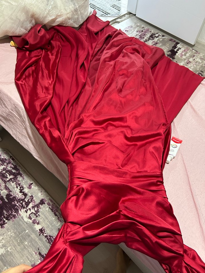 Saten kırmızı abiye - Görsel 3