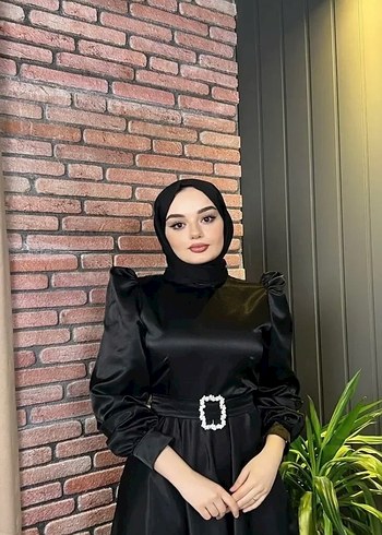 Diğer Saten Siyah Uzun Kollu Kuşaklı Elbise