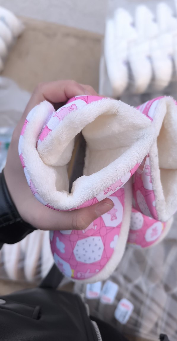 Kız Çocukları İçin Pembe Desenli Sıcak Ev Terliği - Görsel 2