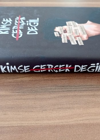 Kimse Değil - Roman