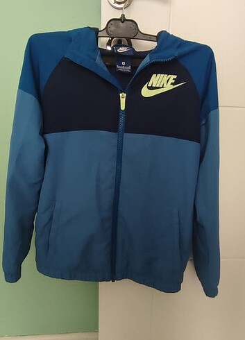 Nike Erkek Çocuk Mont - 10-12 Yaş M