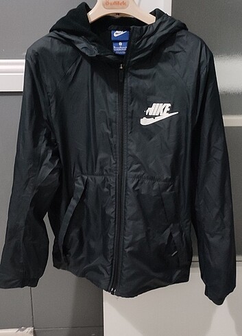 Nike Erkek Çocuk Montu / 10-12 Yaş M