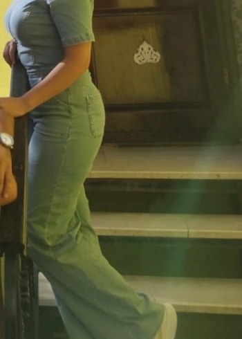 V Yaka Kısa Kollu Denim Tulum - Görsel 3