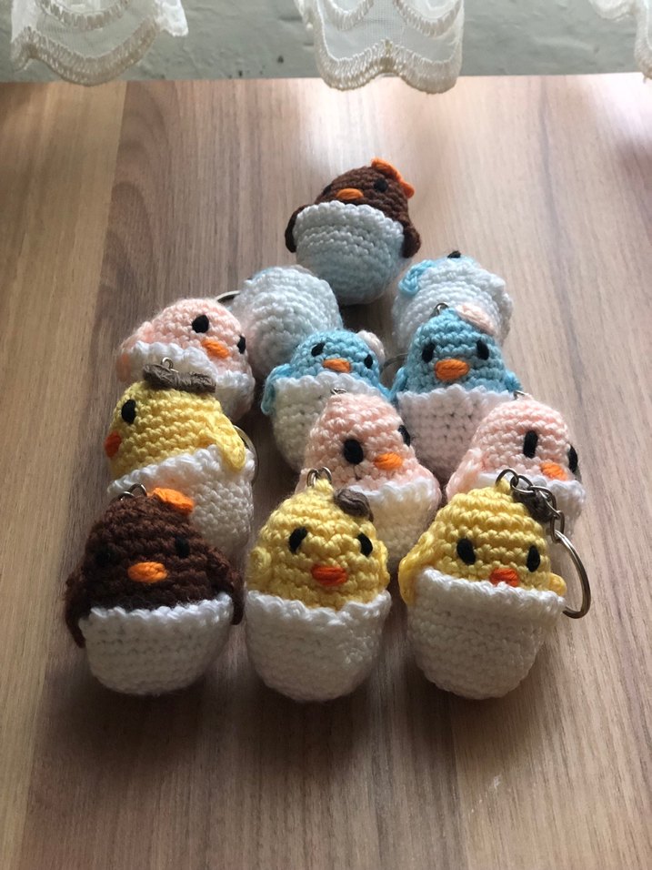 Renkli Örgü Kadın Anahtarlık - Görsel 2