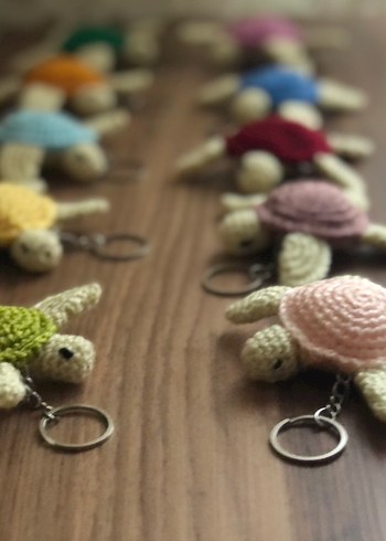 Renkli Örgü Kaplumbağa Anahtarlık - Görsel 2