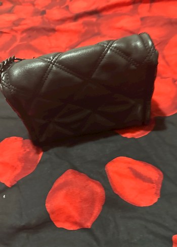 Stradivarius Zincirli şık bir çanta boyundan askılı