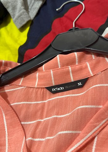 Pembe beyaz çizgili kısa kollu gömlek - Görsel 3