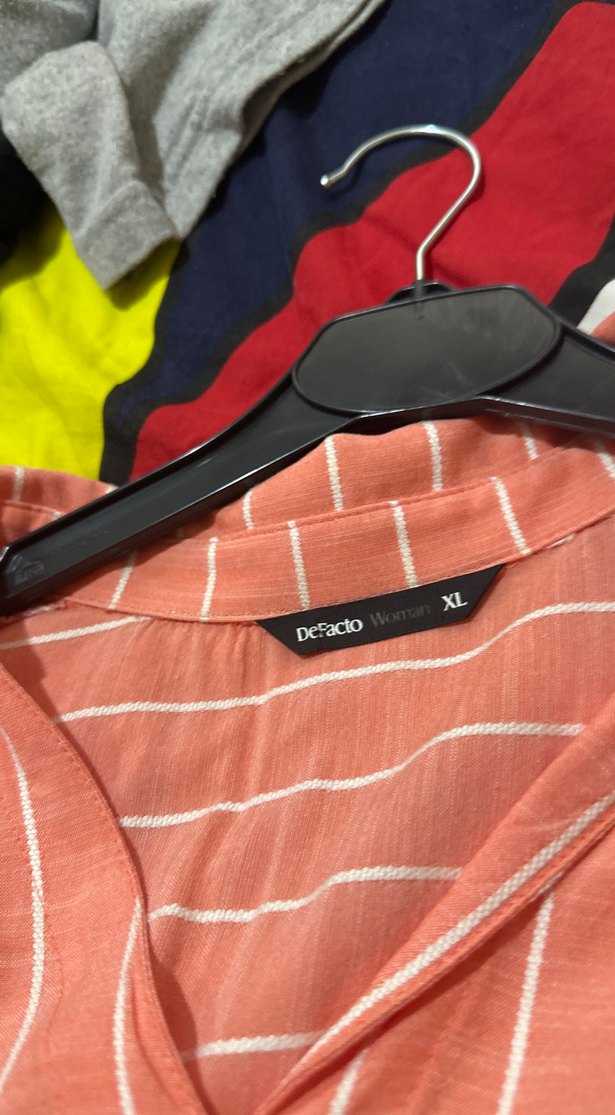 Pembe beyaz çizgili kısa kollu gömlek - Görsel 3