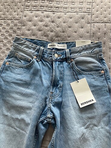 etiketli bershka erkek jean