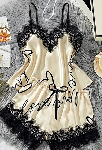 Desenli şortlu pijama takımı