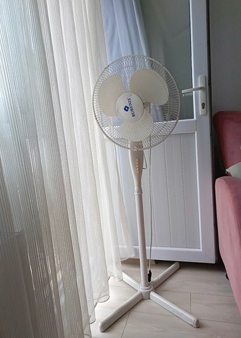 Beyaz Ayaklı Vantilatör