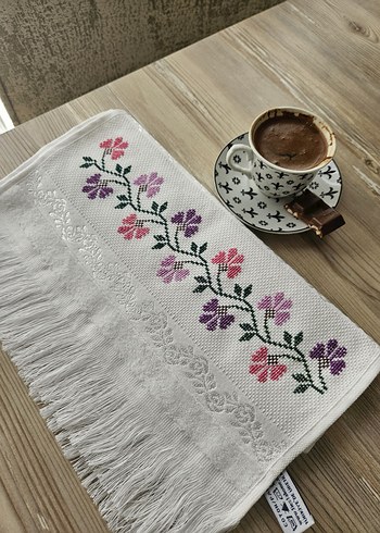 Nakışlı Beyaz Püsküllü Mutfak Havlu