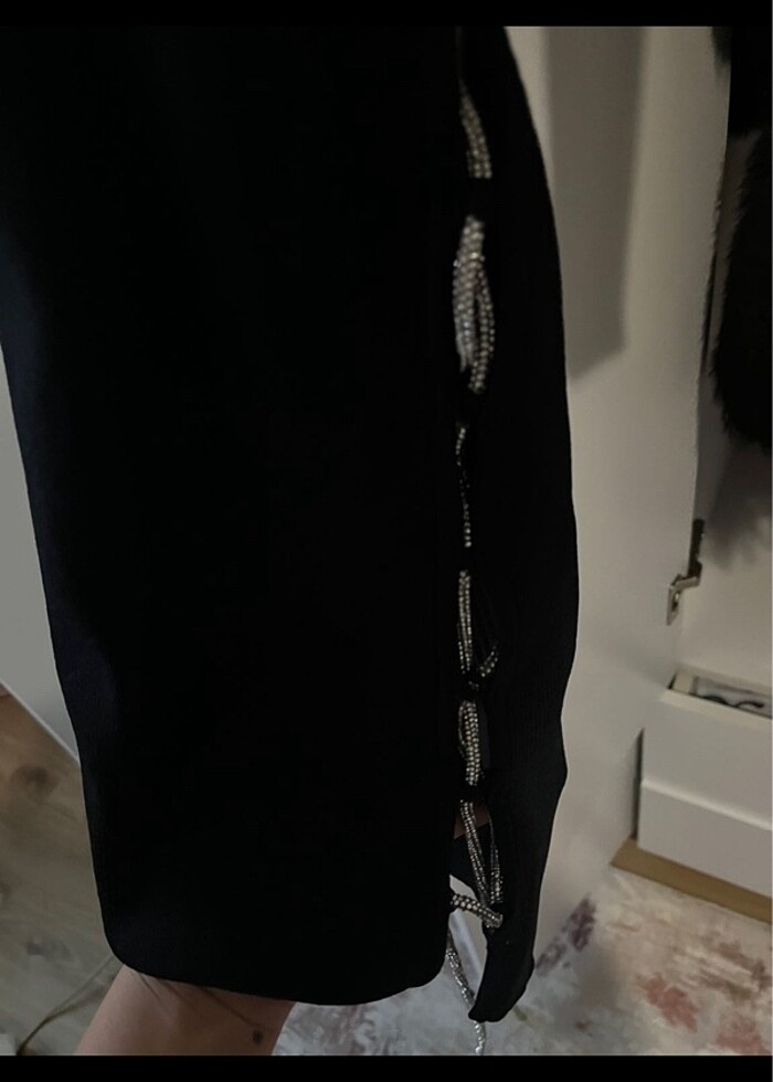 Bershka sırttan dekolte elbise - Görsel 4