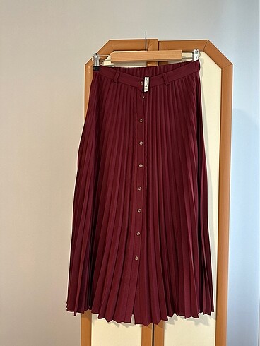 s Beden bordo Renk Stradivarius pileli etek