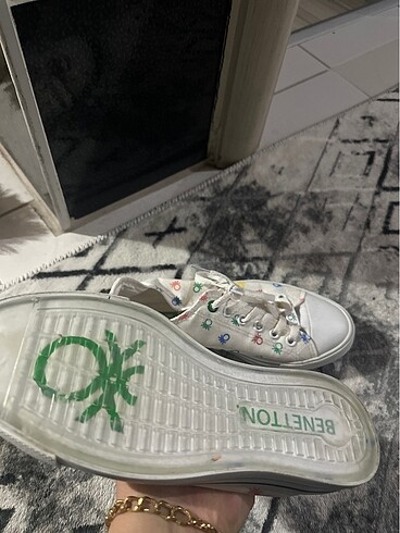 Benetton 1 kere giyildi