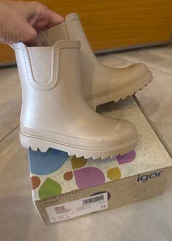 24 Beden Bej Kız Çocuk Lastik Bot