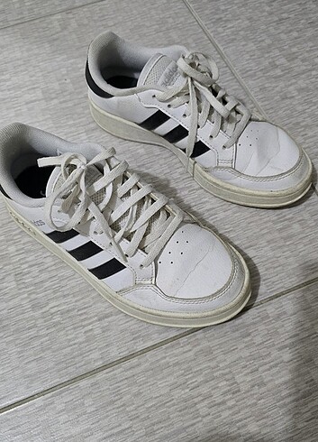 36 Beden beyaz Renk Adidas kadın spor ayakkabı