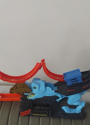 Hot Wheels Hot Wheels City T-Rex Loop Ve Akrobasi Oyun Seti