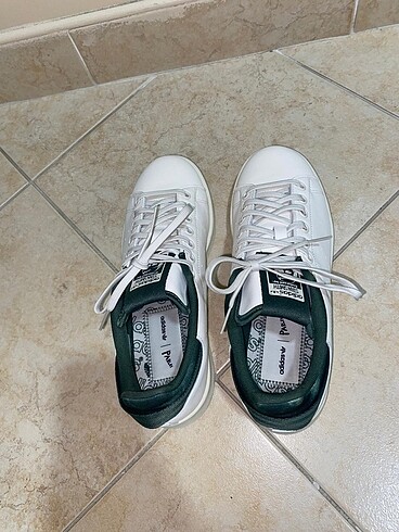 40 Beden beyaz Renk Adidas stan smıth ayakkabı