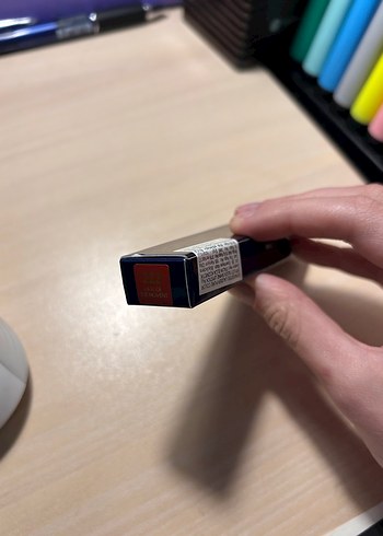 Estée Lauder 222 Parlak Bej Ruj - Görsel 2