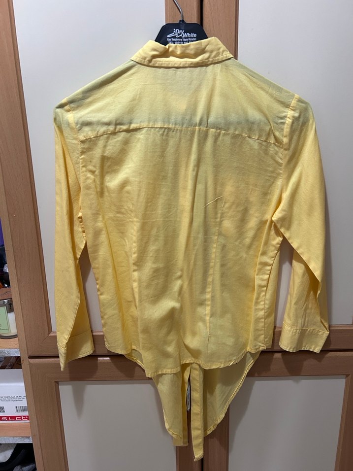 Sarı Düğmeli Kadın Pamuklu Gömlek - Görsel 2