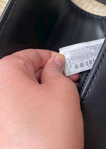 Zara Siyah Deri Tokalı Kadın Çanta