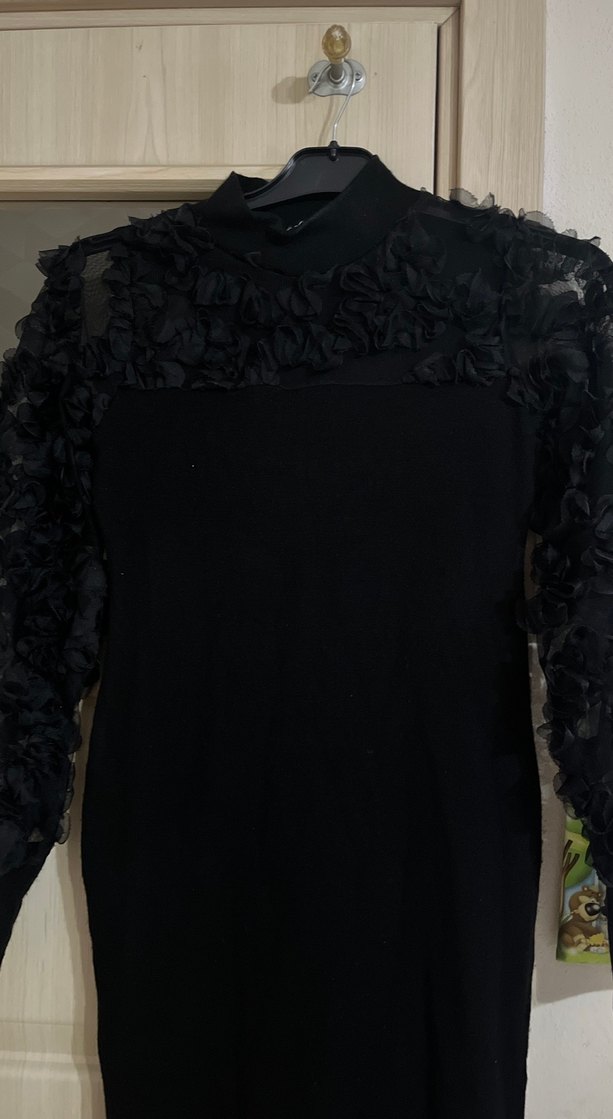 Uzun Kollu Fırfırlı Siyah Abiye Elbise - Görsel 2