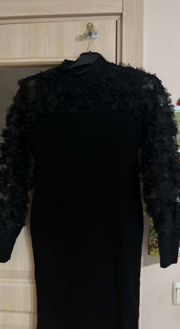 Uzun Kollu Fırfırlı Siyah Abiye Elbise - Görsel 3