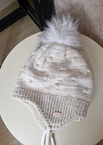 Gri Nakışlı Beyaz Örgü Çocuk Bere - Görsel 2