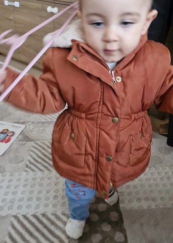 Kız Çocuk Kahverengi Kürklü Kapüşonlu Mont - Görsel 5