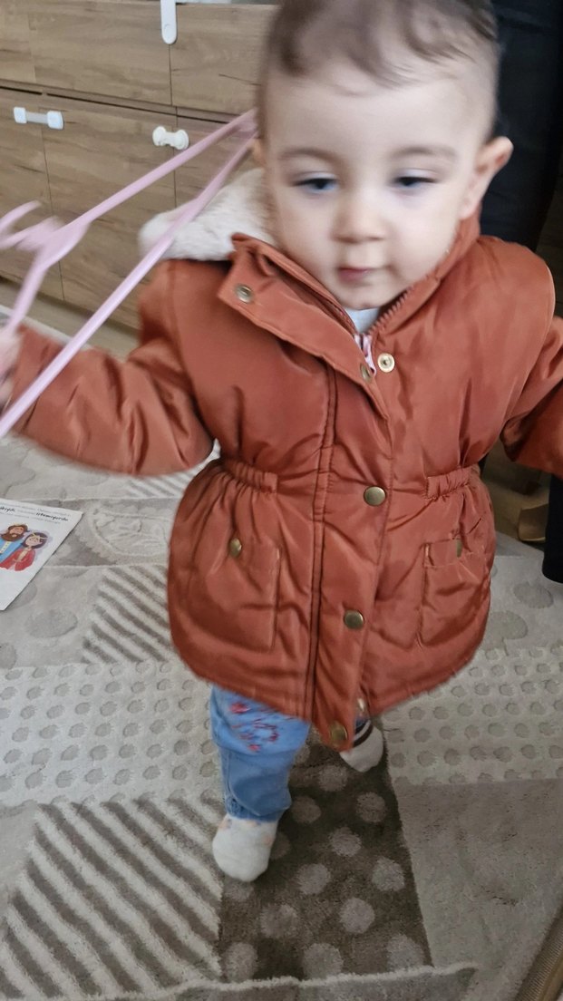 Kız Çocuk Kahverengi Kürklü Kapüşonlu Mont - Görsel 5