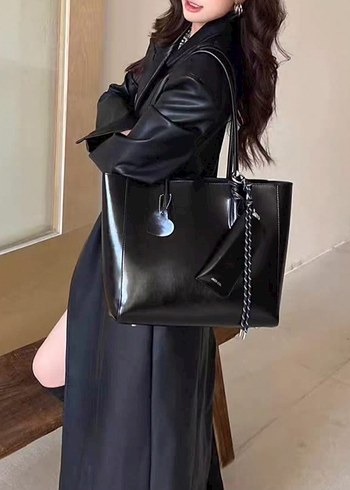 Beden Siyah Deri Şık Çanta