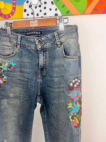 38 Beden Çiçek işlemeli kot pantolon