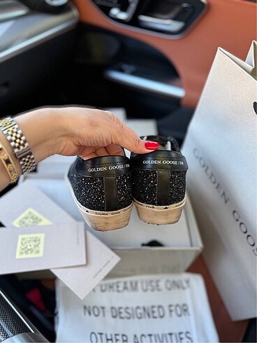 Golden Goose Deluxe Golden goose