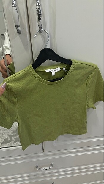 Koton Yeşil crop