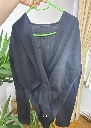 Siyah V Yaka Uzun Kollu altı çıtçıtlı Bluz