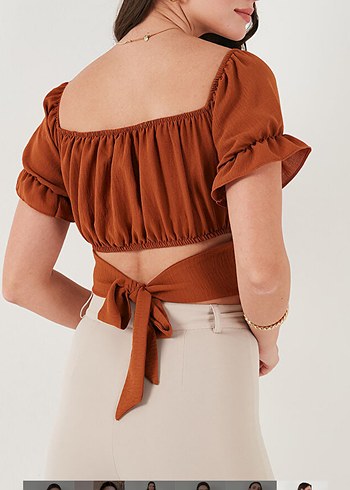 Trendyol & Milla Madonna yaka bağlama detaylı crop bluz