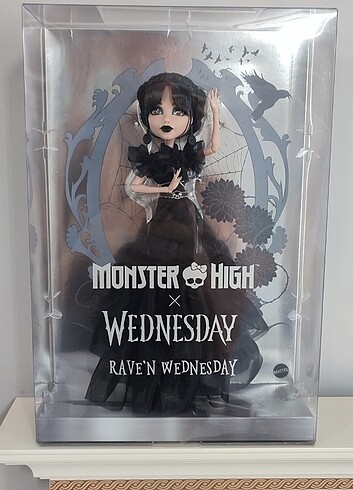 Monster High Wednesday Addams balo kıyafetli Bebek 