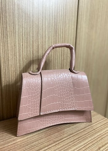 Diğer Zincir Detaylı Pembe Çanta