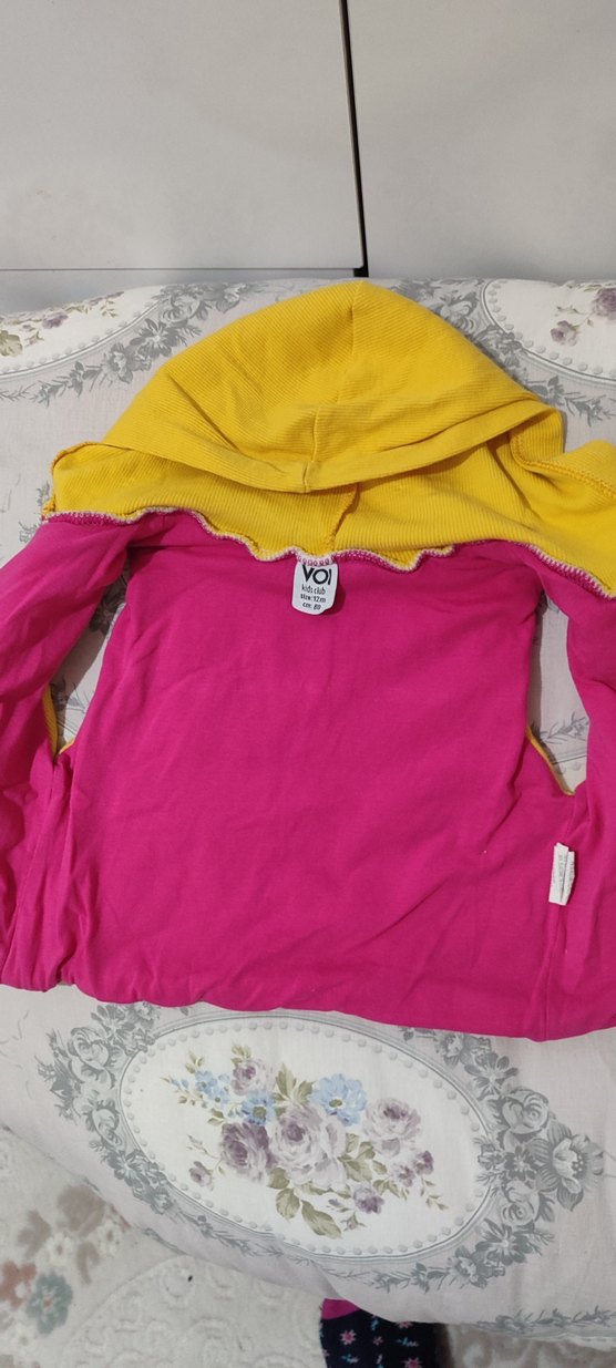 Kız Çocuk Sarı Kapüşonlu Düğmeli Yelek - Görsel 3